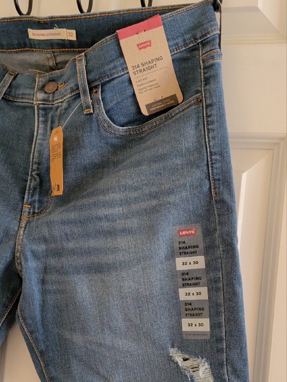 Levi's 314 Shaping Straight Jeans- Women - Picture 3 of 4